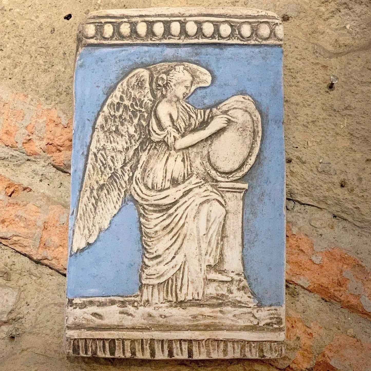 Vittoria Alata Piastra in terracotta