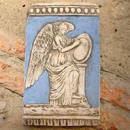 Vittoria Alata Piastra in terracotta